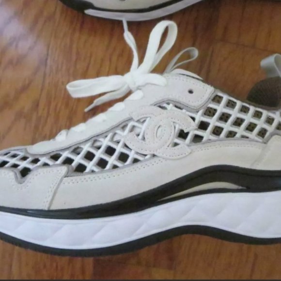 CHANEL 2021 Cruise Collection Quilted Ercu Embroidered CC Trainers Sneakers - Picture 2 of 10